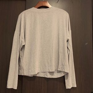 Gap fit long sleeve light grey